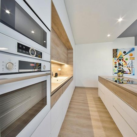 Chalupku - Luxurious Apartment 70M2 In Direct Centrum With Parking Included, Air-Conditioned, Balcony, Quiet Sleep, Best In Town バンスカー・ビストリツァ エクステリア 写真
