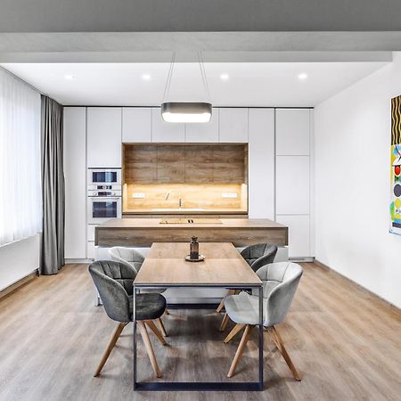 Chalupku - Luxurious Apartment 70M2 In Direct Centrum With Parking Included, Air-Conditioned, Balcony, Quiet Sleep, Best In Town バンスカー・ビストリツァ エクステリア 写真