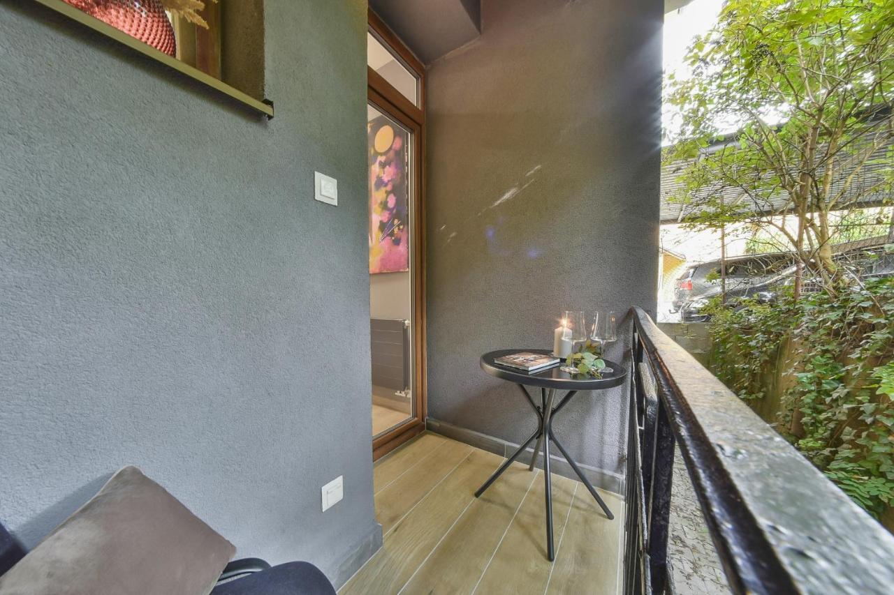 Chalupku - Luxurious Apartment 70M2 In Direct Centrum With Parking Included, Air-Conditioned, Balcony, Quiet Sleep, Best In Town バンスカー・ビストリツァ エクステリア 写真