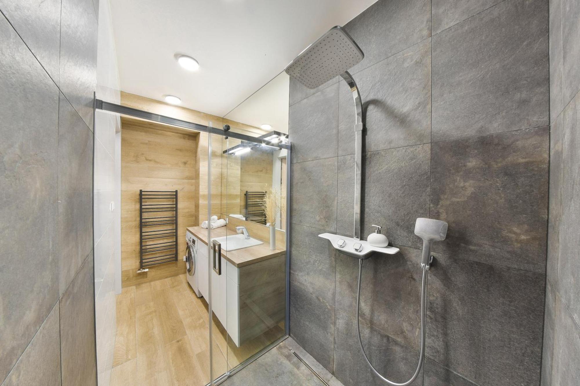 Chalupku - Luxurious Apartment 70M2 In Direct Centrum With Parking Included, Air-Conditioned, Balcony, Quiet Sleep, Best In Town バンスカー・ビストリツァ エクステリア 写真