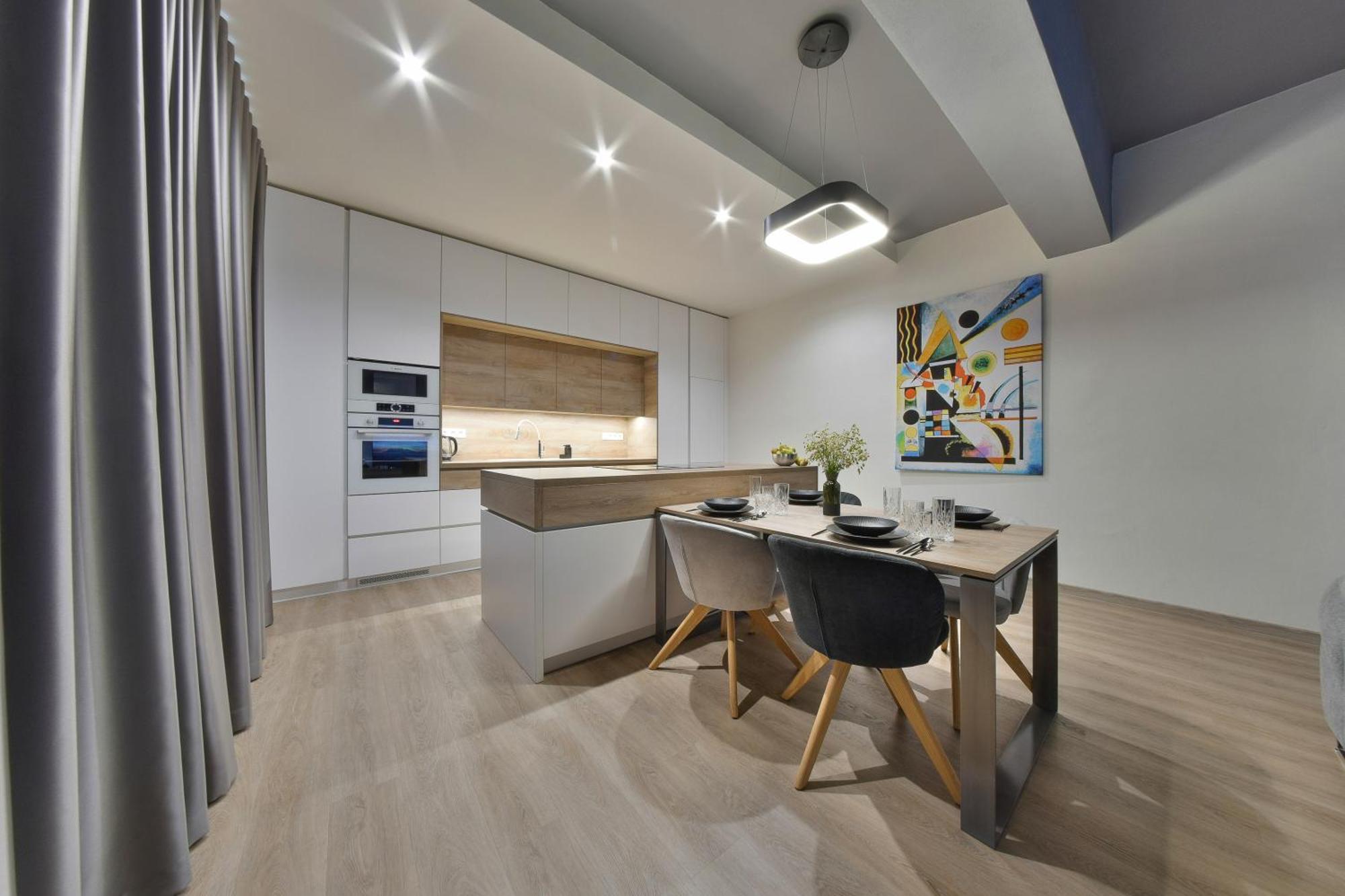 Chalupku - Luxurious Apartment 70M2 In Direct Centrum With Parking Included, Air-Conditioned, Balcony, Quiet Sleep, Best In Town バンスカー・ビストリツァ エクステリア 写真