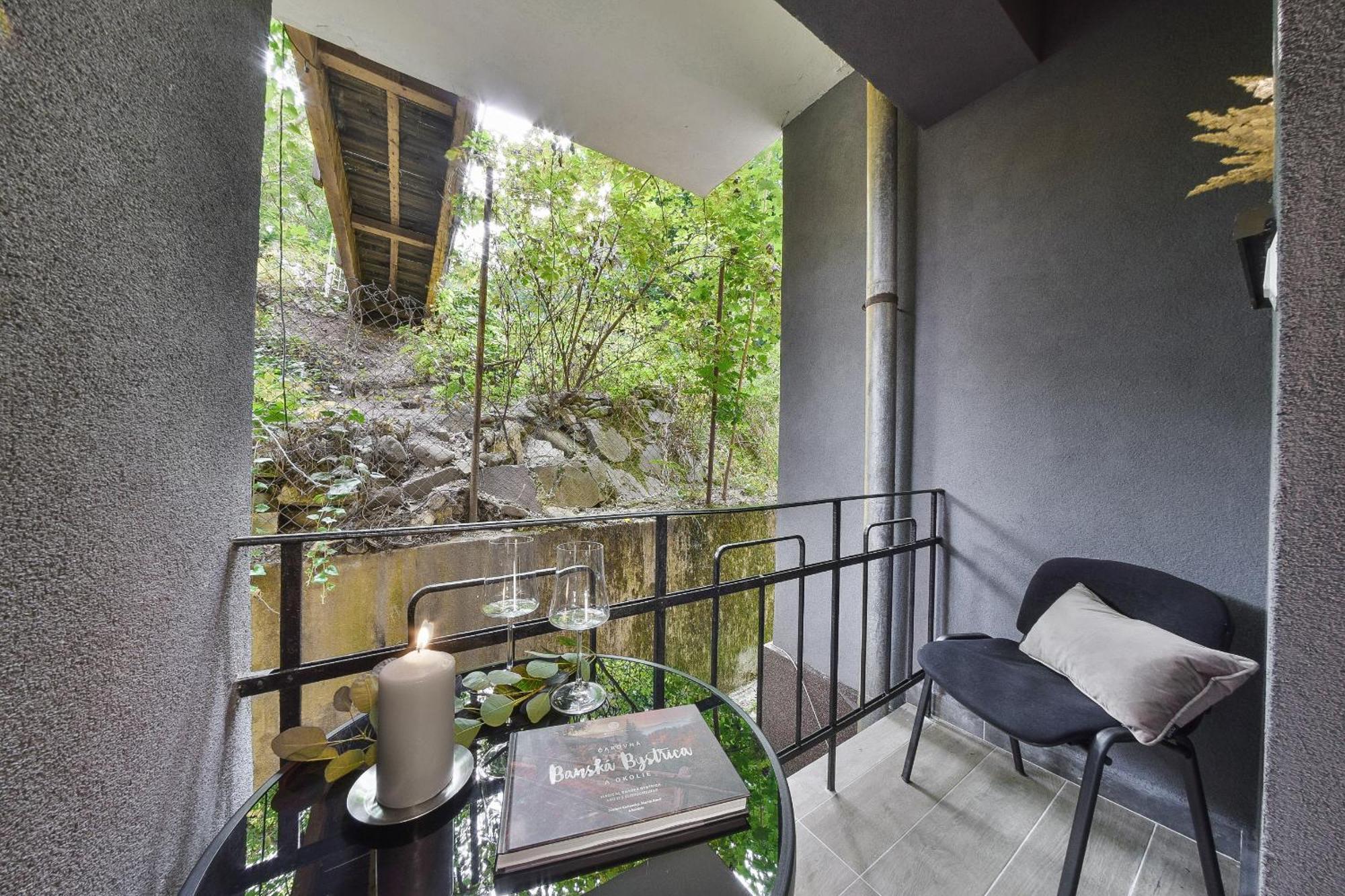 Chalupku - Luxurious Apartment 70M2 In Direct Centrum With Parking Included, Air-Conditioned, Balcony, Quiet Sleep, Best In Town バンスカー・ビストリツァ エクステリア 写真