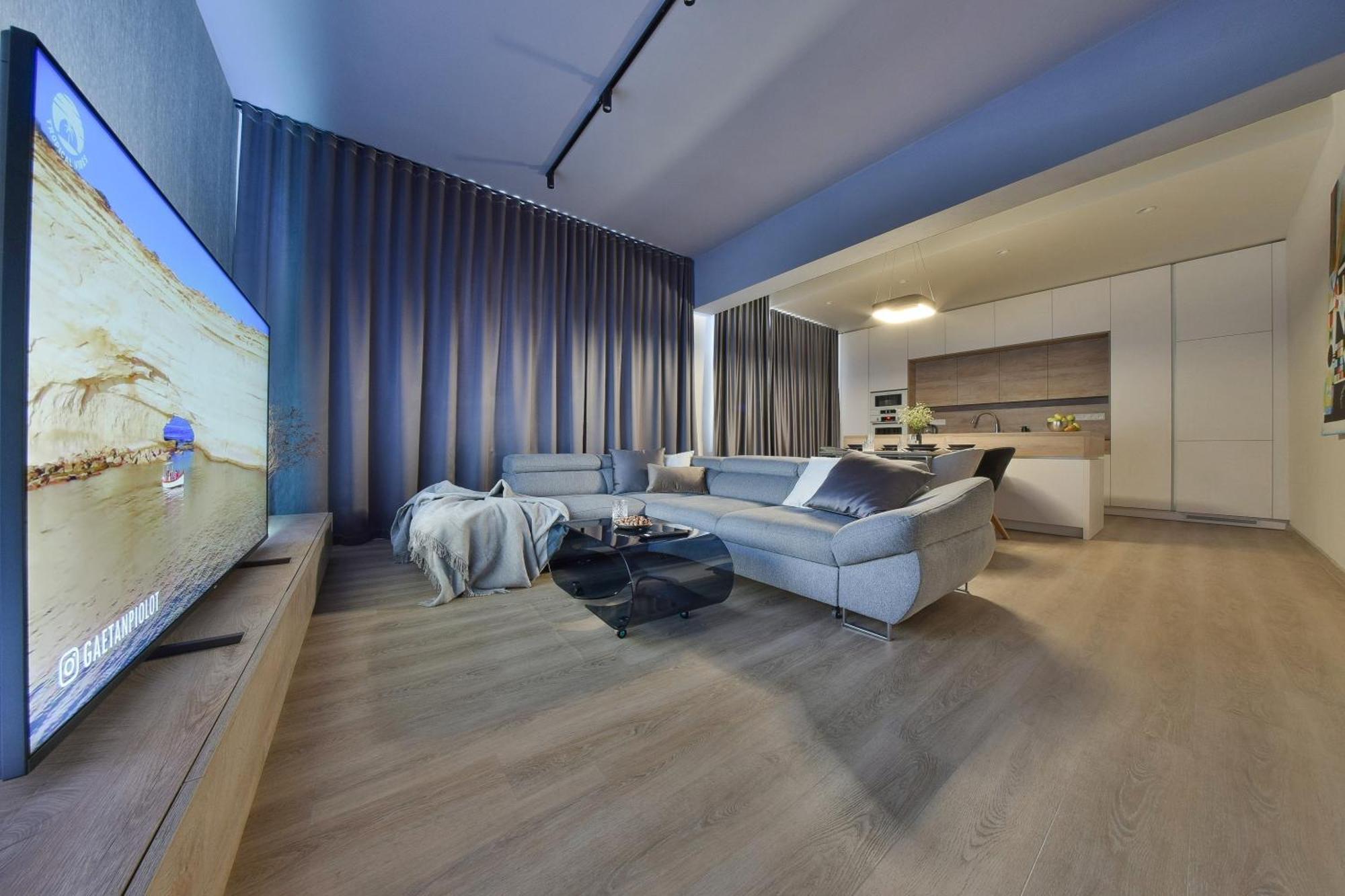 Chalupku - Luxurious Apartment 70M2 In Direct Centrum With Parking Included, Air-Conditioned, Balcony, Quiet Sleep, Best In Town バンスカー・ビストリツァ エクステリア 写真