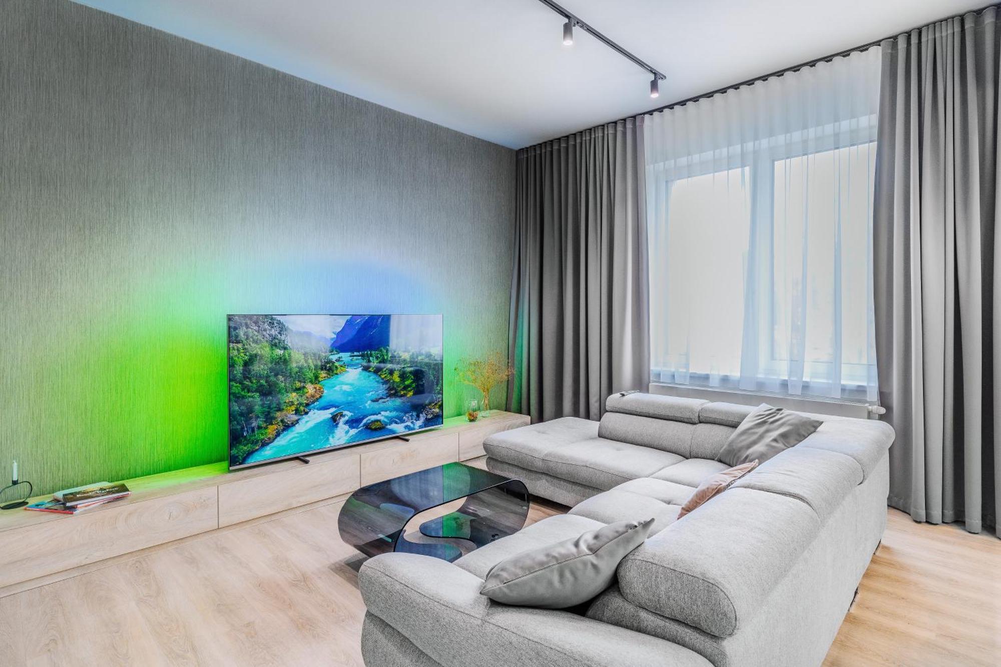 Chalupku - Luxurious Apartment 70M2 In Direct Centrum With Parking Included, Air-Conditioned, Balcony, Quiet Sleep, Best In Town バンスカー・ビストリツァ エクステリア 写真