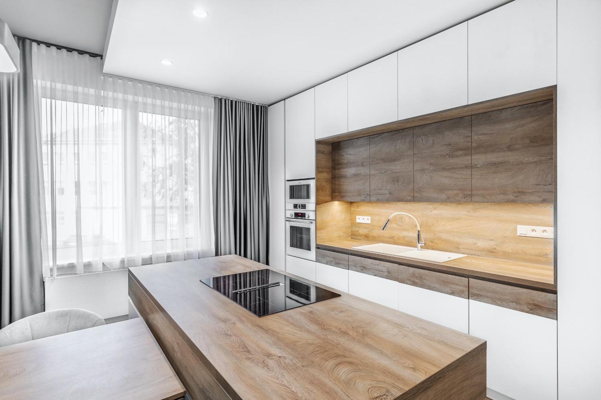 Chalupku - Luxurious Apartment 70M2 In Direct Centrum With Parking Included, Air-Conditioned, Balcony, Quiet Sleep, Best In Town バンスカー・ビストリツァ エクステリア 写真