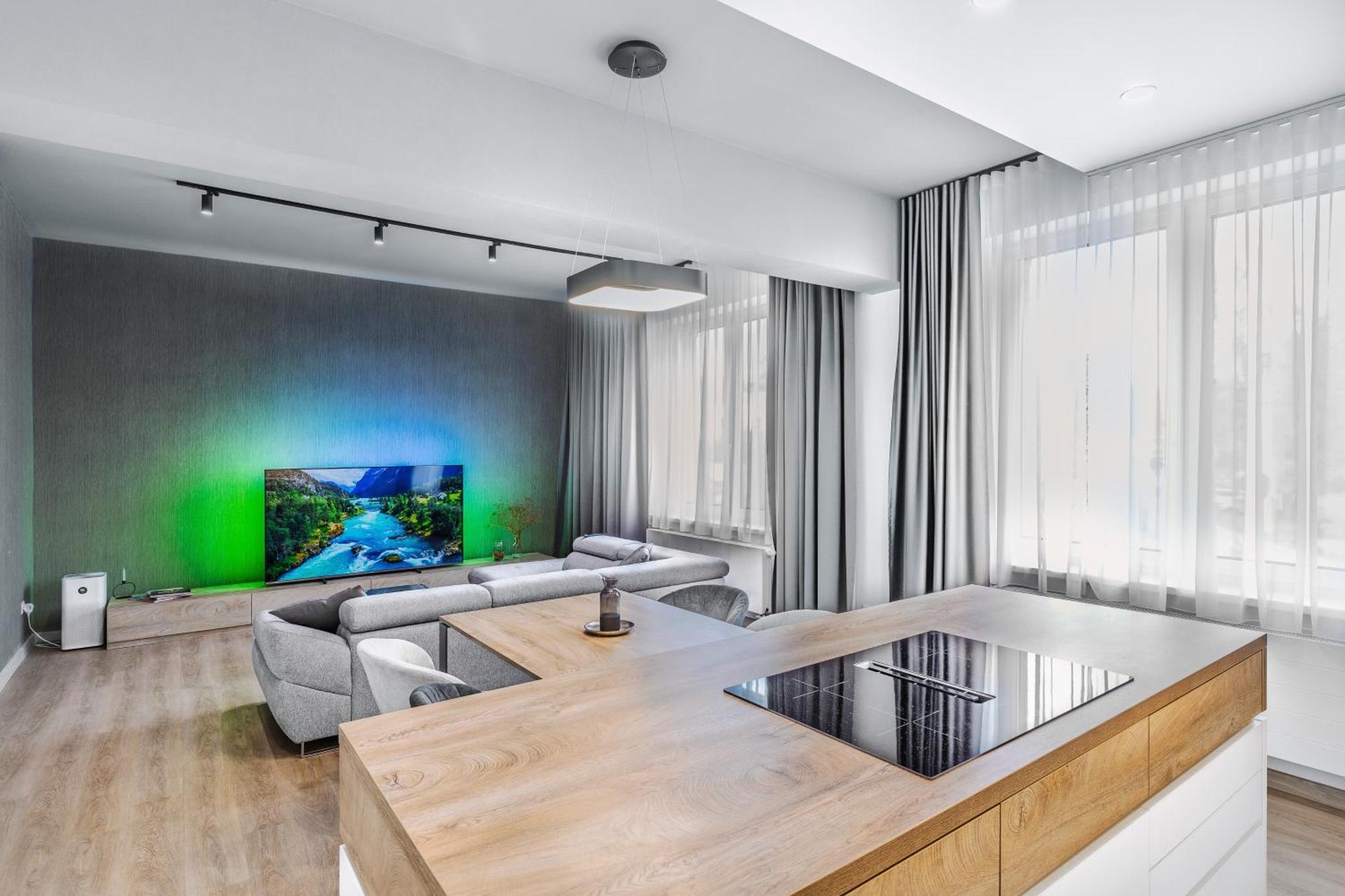 Chalupku - Luxurious Apartment 70M2 In Direct Centrum With Parking Included, Air-Conditioned, Balcony, Quiet Sleep, Best In Town バンスカー・ビストリツァ エクステリア 写真
